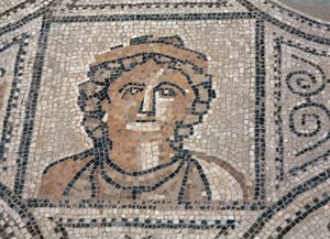 ローマの女性、家の床から（モザイク） 作： Roman